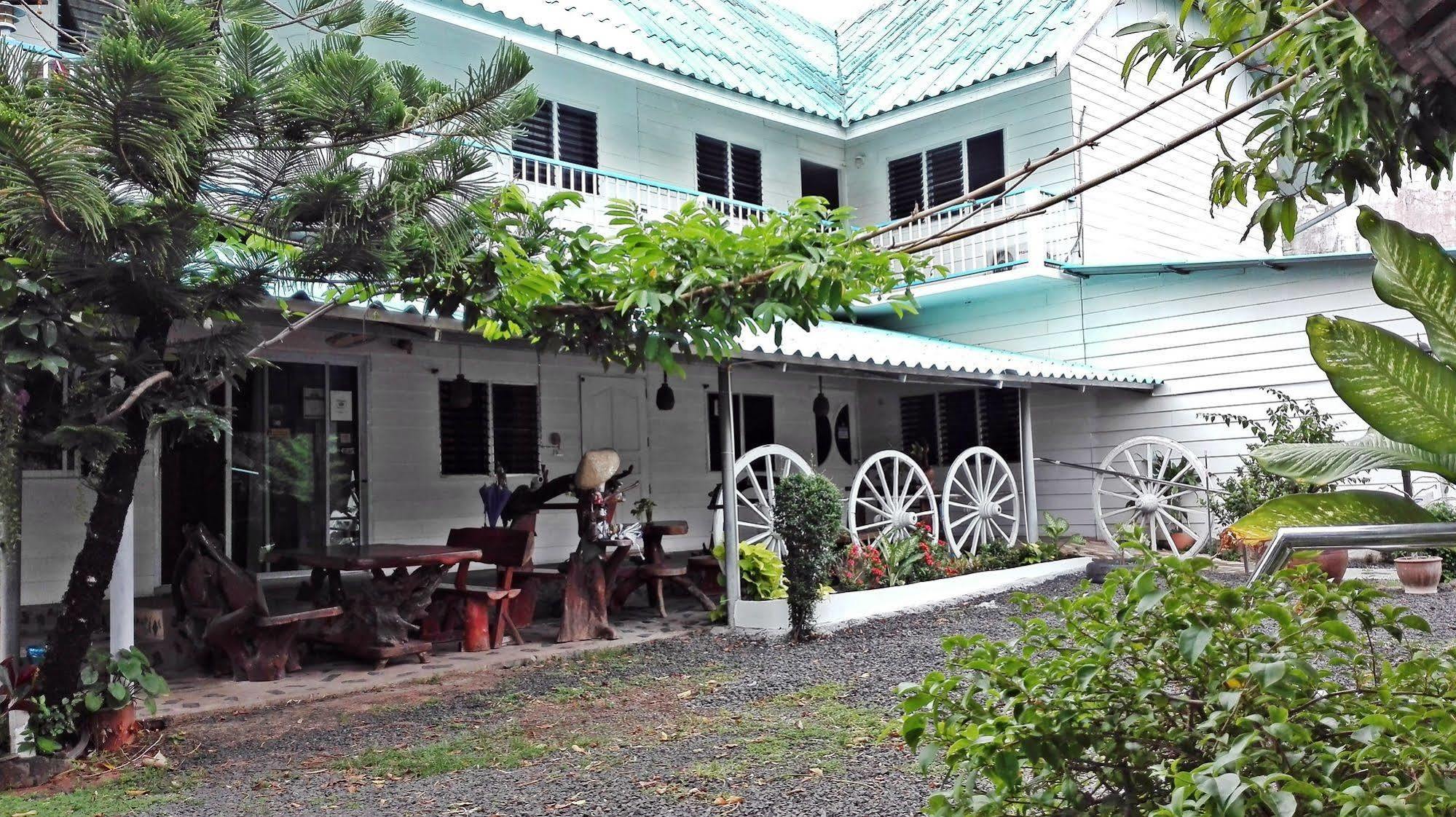 P.California Inter Hostel Nang Rong Exterior foto